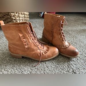 Natural leather ankle boot